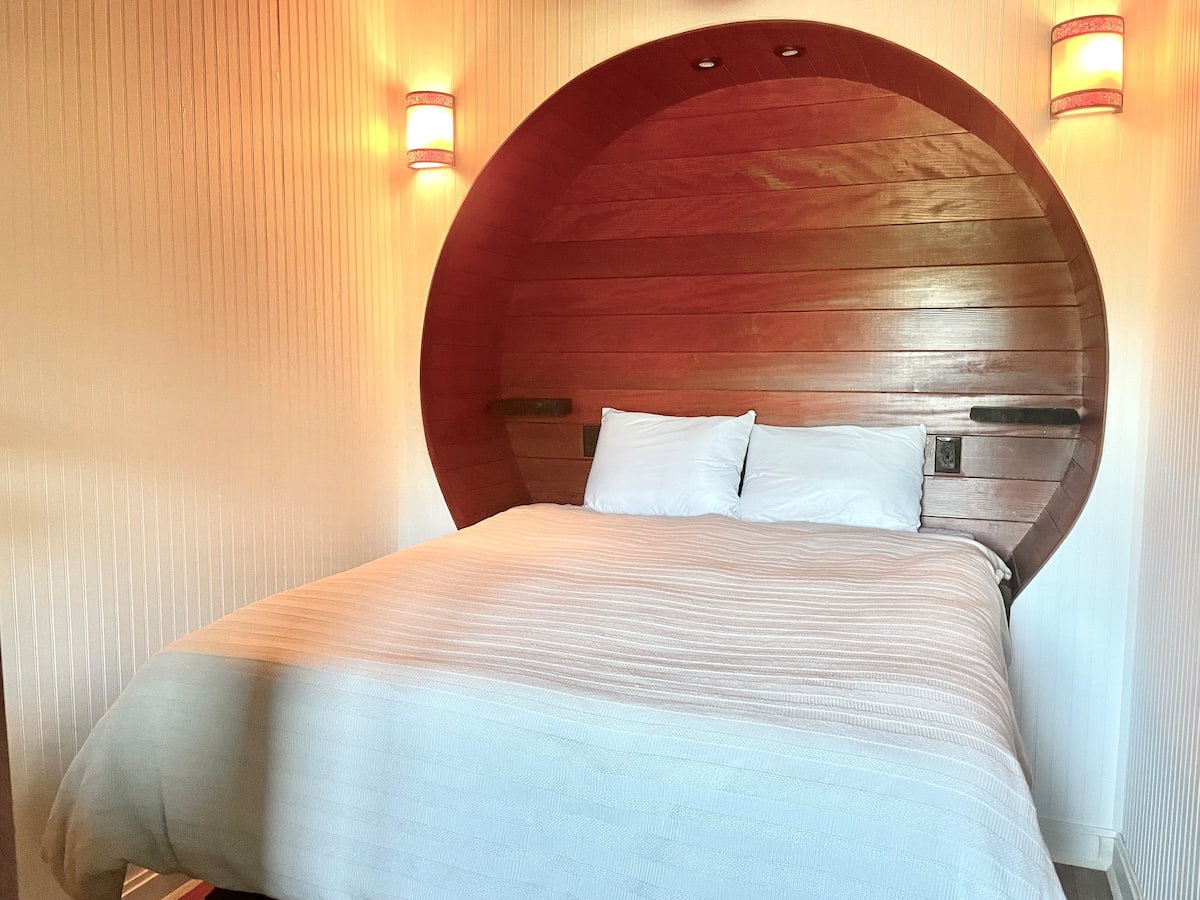 Fun round-arch headboard bedroom
